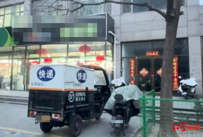 黑商公司大门（贴对联处）