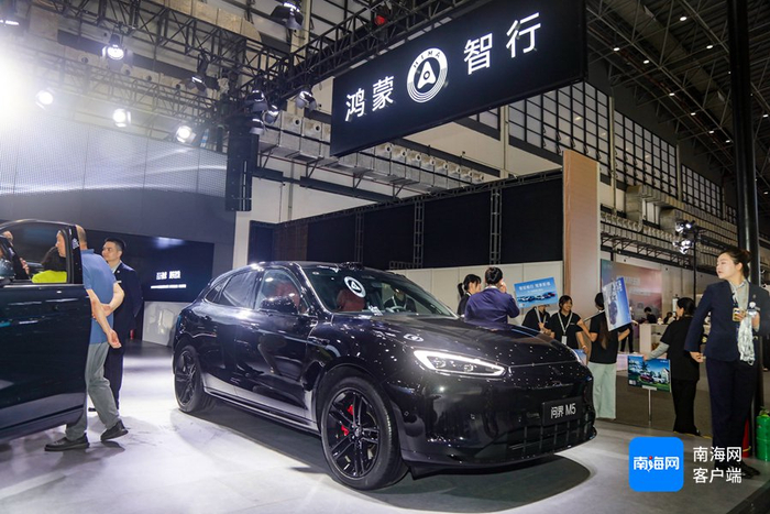 问界M5。记者 吴兴财 摄