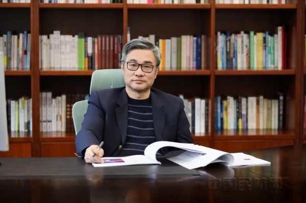 上海机场集团党委书记、董事长冯昕介绍绿色机场建设进展（上海机场供图）