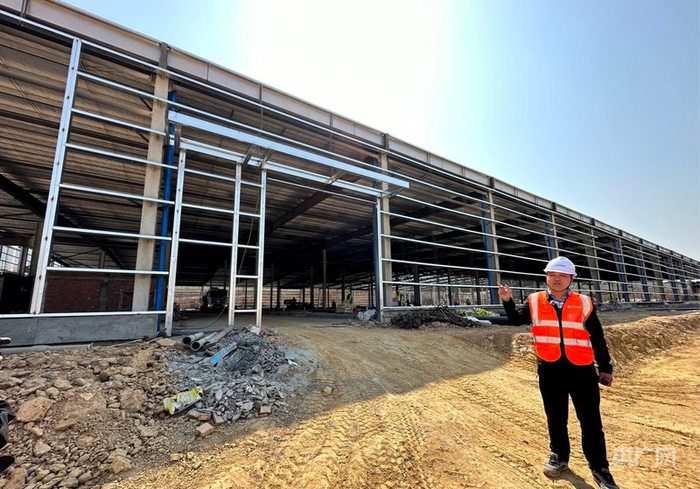 项目主体已封顶（央广网记者  王颖摄）