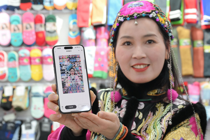 △近日，浙江义乌国际商贸城的经营户借助DeepSeek等工具把货卖到全球，吸引国内外订单。