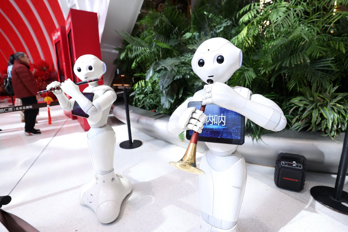 △2025年2月2日，机器人在北京海淀新春科技庙会上表演。
