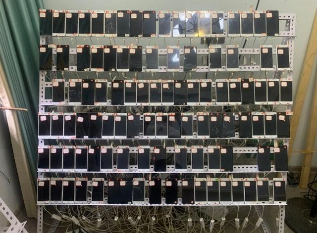 黑灰产人员使用的“手机墙”。示意图。图片来源温州瓯海区人民检察院