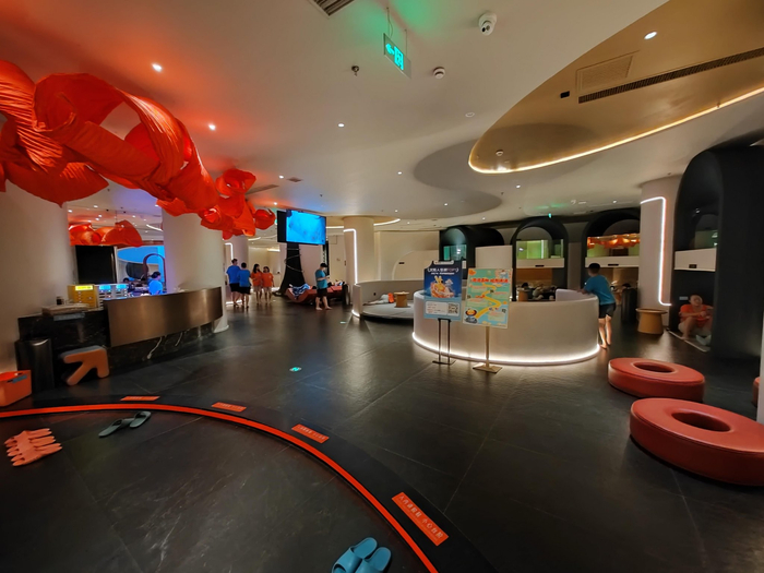 休闲聚会选在洗浴场所非常普遍。 王文郁/摄