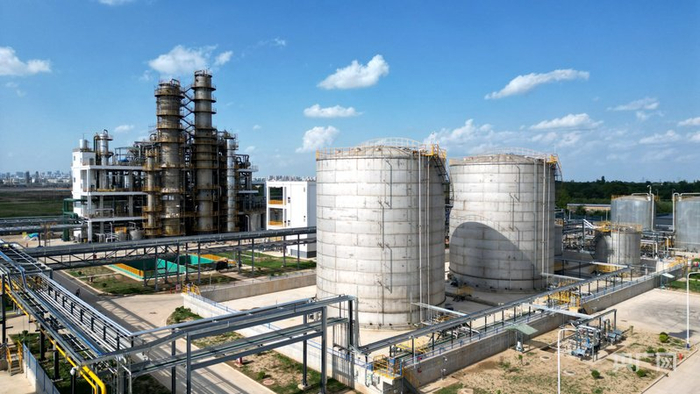 庆阳宏大化工年产20万吨双氧水项目生产区一角（央广网发  西峰区融媒体中心供图）