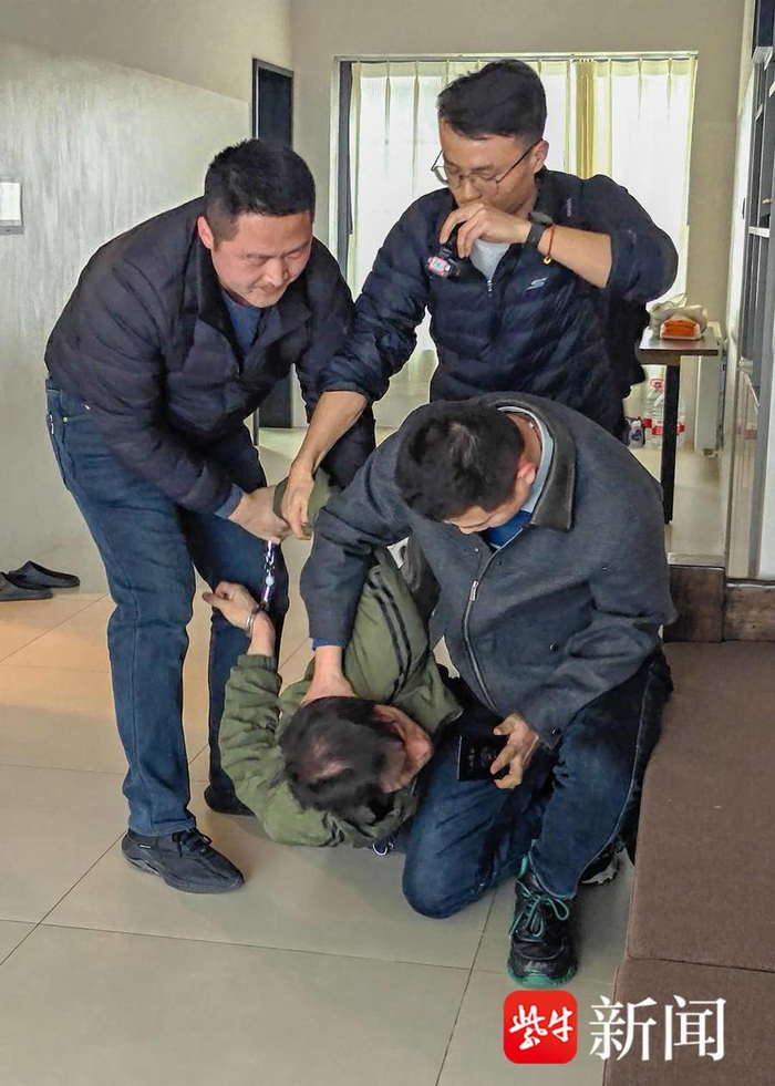 2月28日，南京警方在武汉某小区抓获犯罪嫌疑人