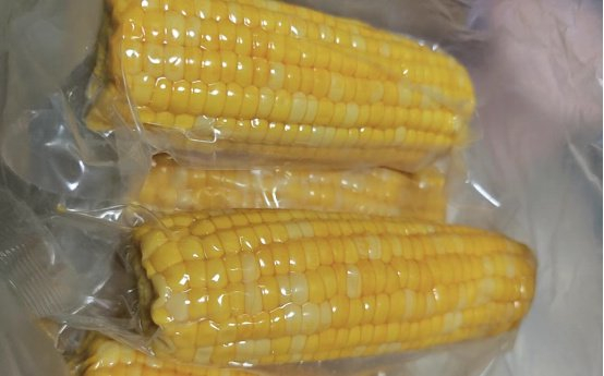真空包装的玉米，图源：作者拍摄