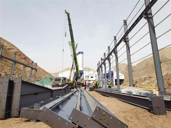     中川至河桥项目先导段永登隧道建设现场