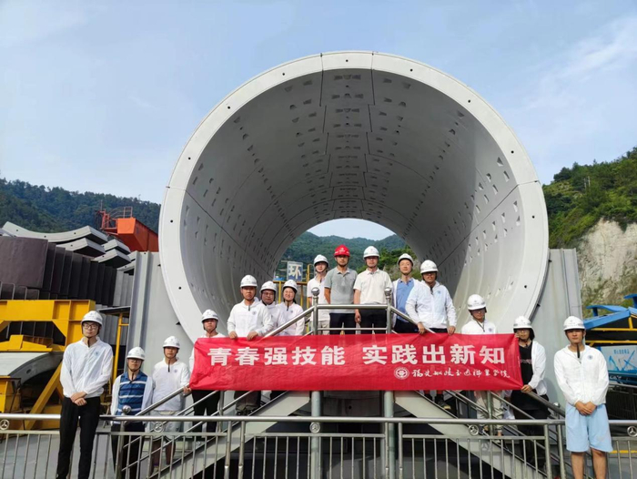 中国通号产业学院师生赴中交三航局福州管片厂开展岗位技能实践