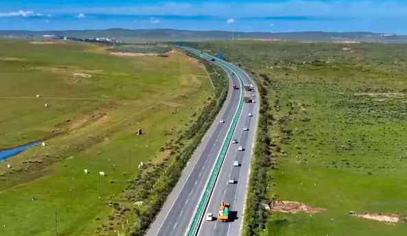 锡林郭勒盟西乌珠穆沁旗99号公路。