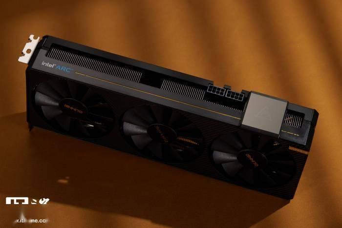 搭建结束后，我们用另一台电脑局域网访问后端，在操作时尽量不使用测试电脑进行截图录屏，避免无关操作对 GPU 的占用。