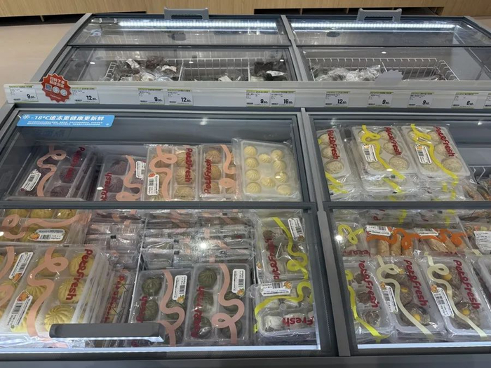 派特鲜生的冷藏鲜食、面点主食。沈思怡 摄