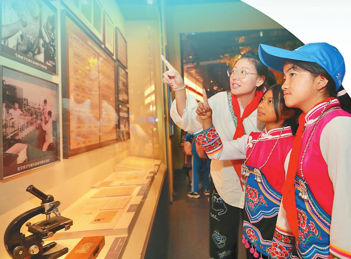 开远市留守儿童在云大研学。记者 高吴双 摄