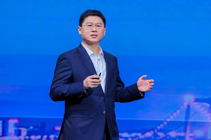 华为高级副总裁、ICT销售与服务总裁 李鹏