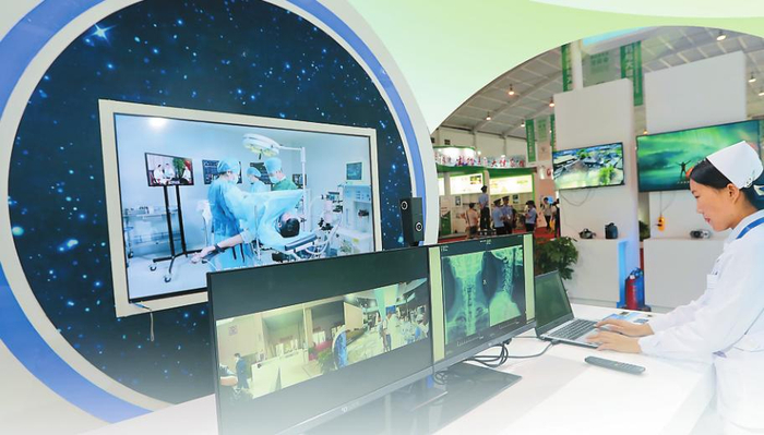 智慧医疗远程会诊。记者 杨峥 摄