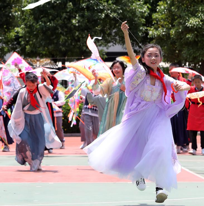 课外活动丰富多彩。记者 杨峥 摄