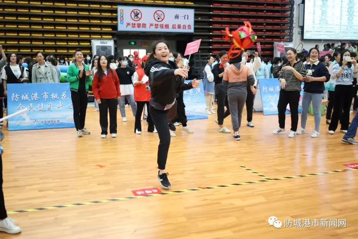 抛绣球活动现场。（资料图）