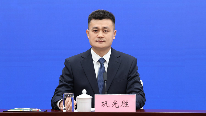 女士们、先生们：