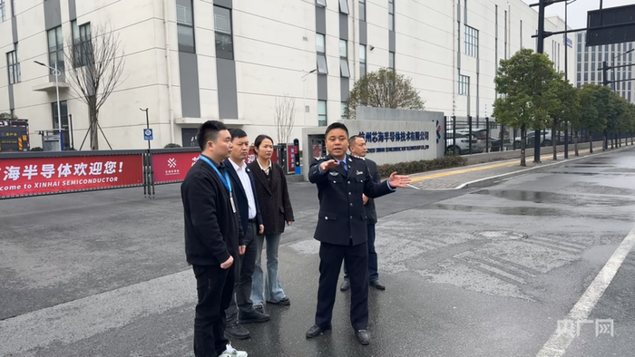 多部门现场办公（央广网发  赵启航  摄）