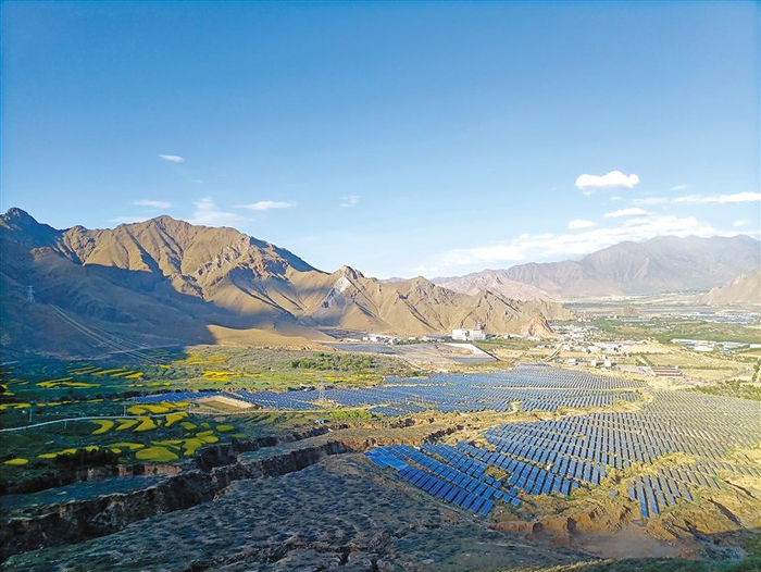 图为曲水县聂当乡光伏产业园一角。