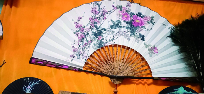    陈子福制作的折扇