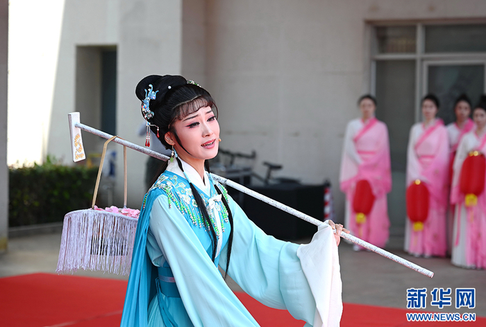   3月22日，福建芳华越剧院演员表演越剧《红楼梦》。 新华社记者林善传 摄