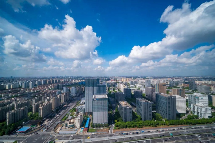 在上海徐汇区漕河泾，150多家游戏公司安营扎寨，形成独特的游戏产业集群