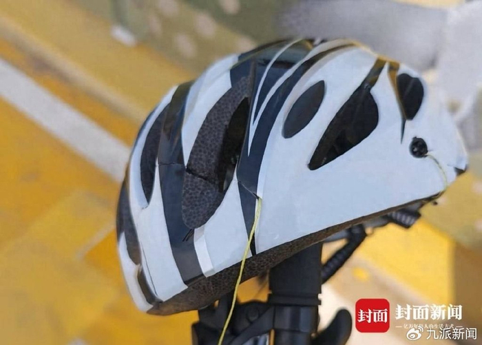△骑友黄先生的头盔被风筝线割裂