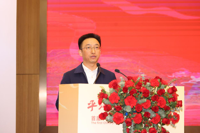 平江县委副书记、县长彭方建