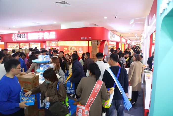 首届中国（平江）辣味休闲食品商贸展在成都火辣举行