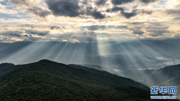 航拍马鹿寨山顶（资料图）。新华网 赵普凡 摄