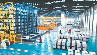 在腾讯的技术支持下，越来越多的制造工厂加快数字化升级，进行设备上云。受访者供图