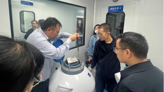 中国科技大学博士、广东高校科技成果转化中心主任李家玉到贵州医科大学第二附属医院指导医学科技成果转化工作。