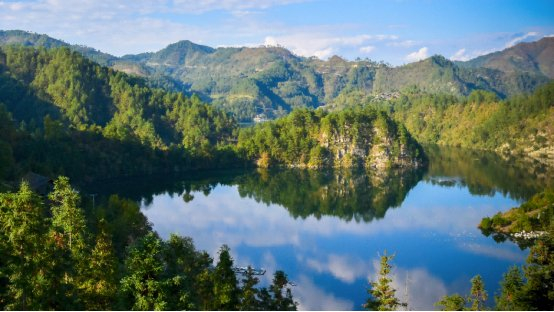 美丽的巴拉河姊妹湖段 曾皎飞摄