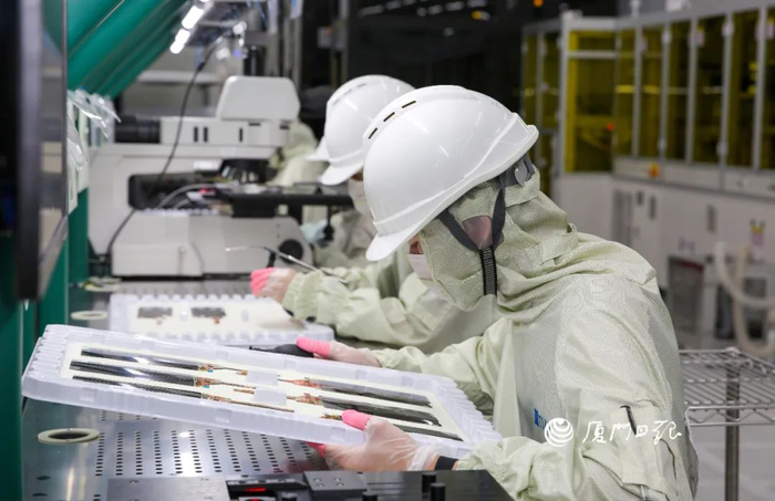 厦门天马显示科技第6代柔性AMOLED生产车间