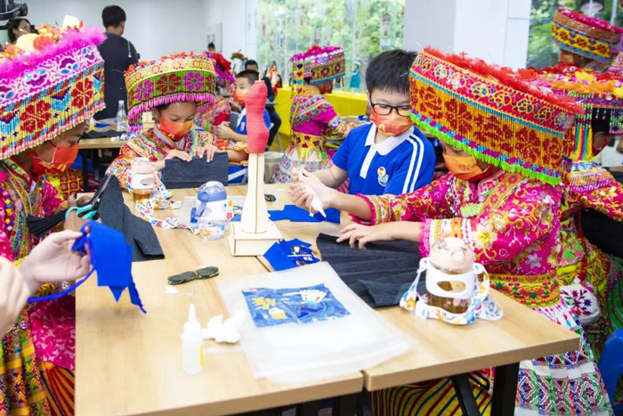 ▲“四点半课堂”上，小朋友们在上非遗文化分享课。　翰岭社区供图