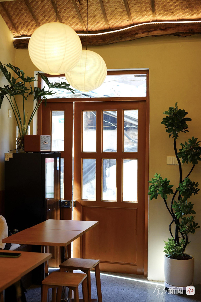 咖啡面馆店内一隅。