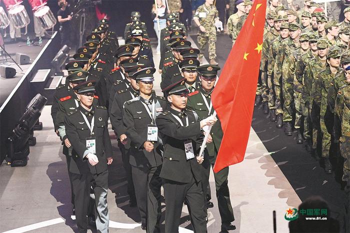 　　我军运动员入场。解放军报记者 穆瑞林摄
