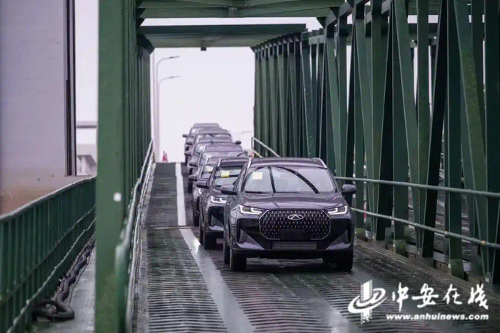 　　瑞虎7第100万辆出海仪式在芜湖港滚装船码头举行。