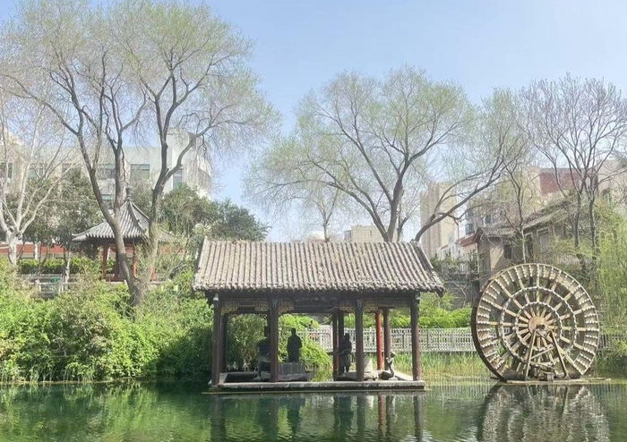 春季的公园。（孟猛 摄）