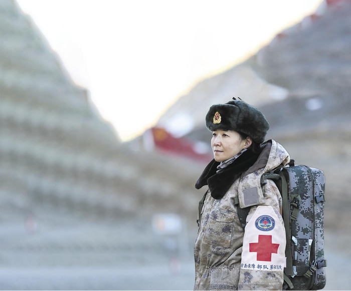 高原巡诊路。西宁联勤保障中心供图