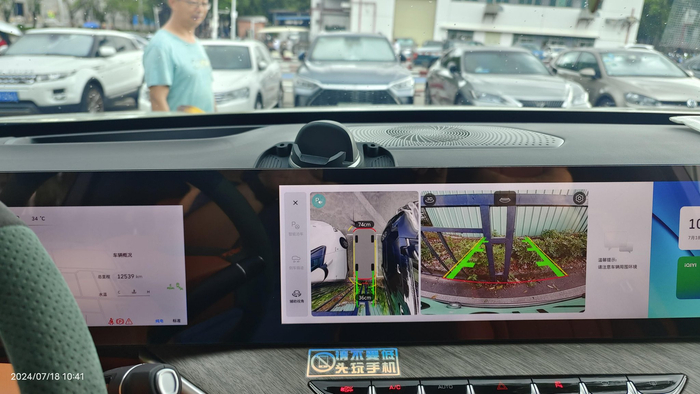 李鑫发现车辆360度全景影像系统存在盲区。