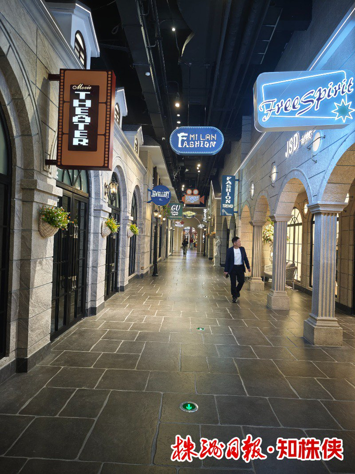 △天泽华丽的欧洲风情街 记者/杨凌凌 摄