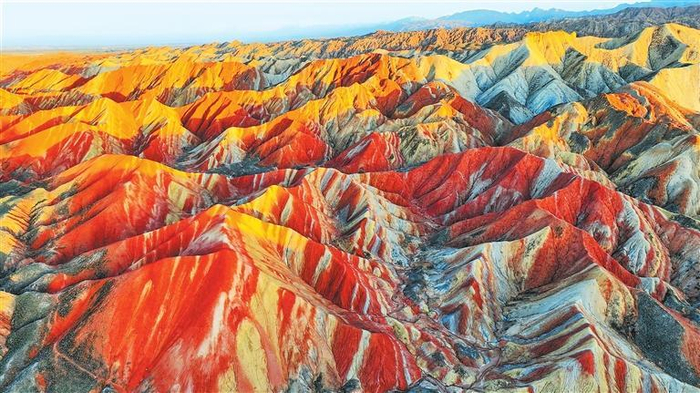 张掖七彩丹霞景区。成林