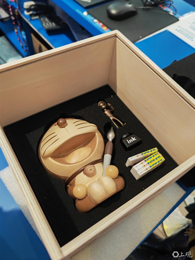 北京夫妇购买的限定产品 唐烨摄