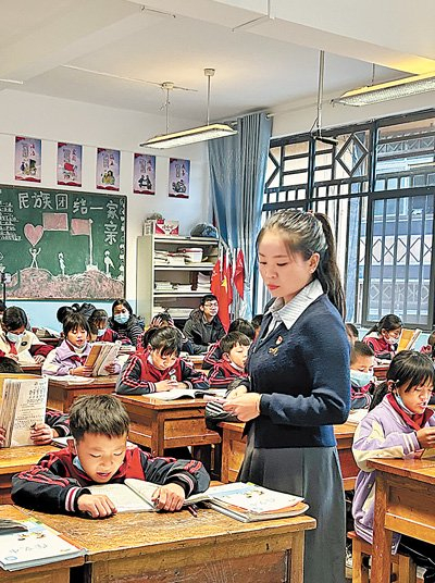 赵浩兰在给学生们上课。  受访者供图