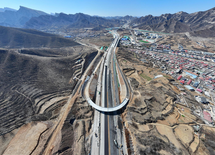 京雄高速二期施工现场鸟瞰。