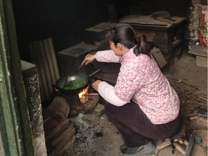 吕玉霞干活麻利
