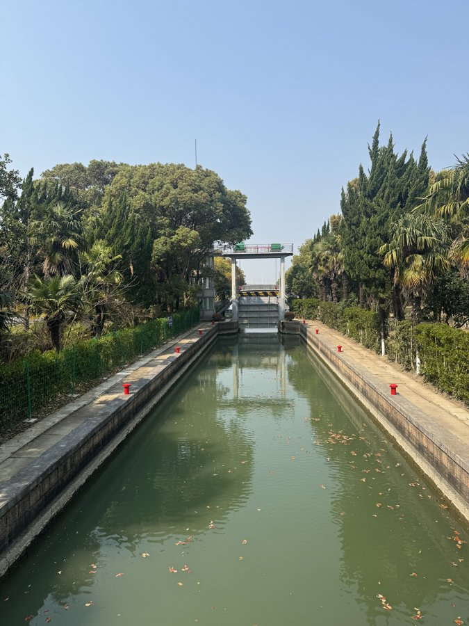 融入元荡沿线风光的小汶港水闸站。张天弛摄