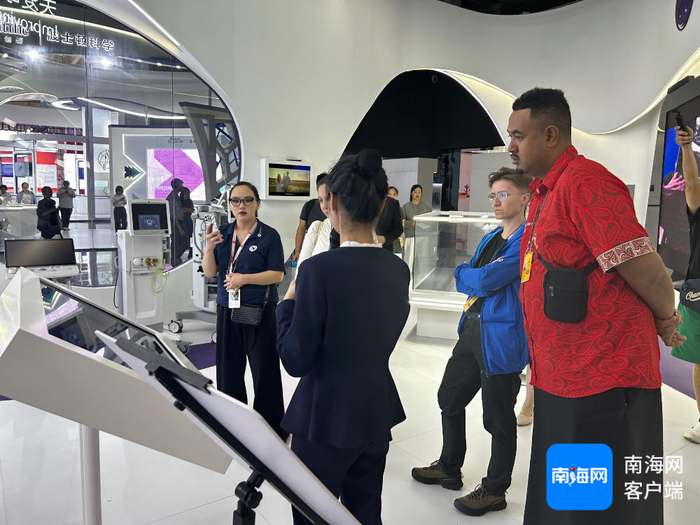 　　中国国际新闻交流中心外媒采访团到访海南博鳌乐城国际医疗旅游先行区。记者 袁玉龙 摄